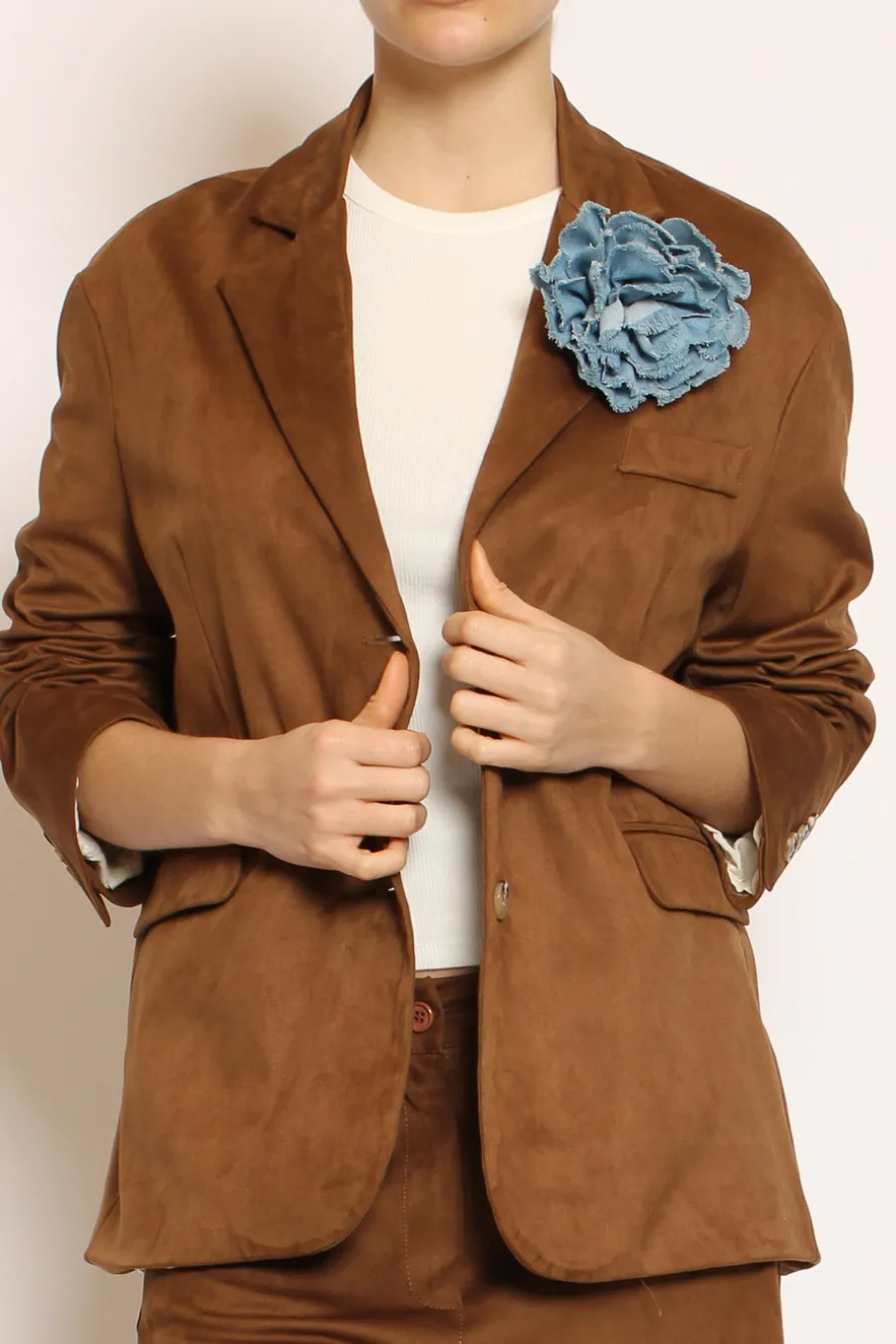 Tensione In Giacca effetto suede con spilla moro- Giacche